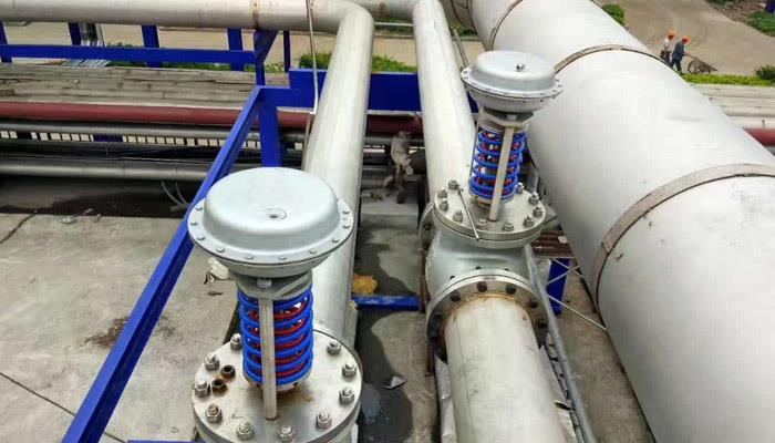 Self-operated gas pressure regulator