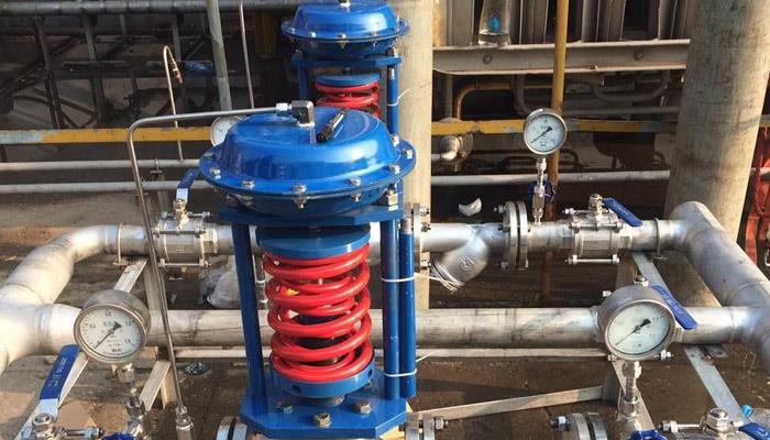 Pressure reducing valve for gas pressure regulating device